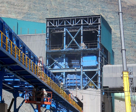 Reemplazo del chancador 54” x 74” y obras anexas